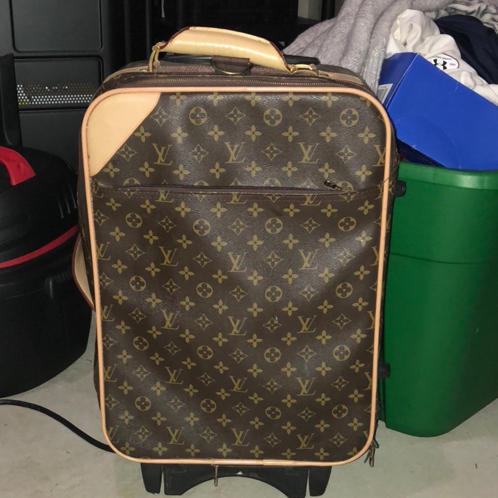 Overhead luggage bag